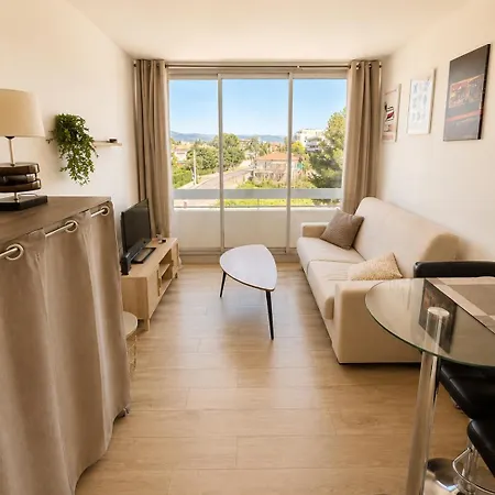 Lumineux Avec Parking Et Vue Degagee Appartement Antibes